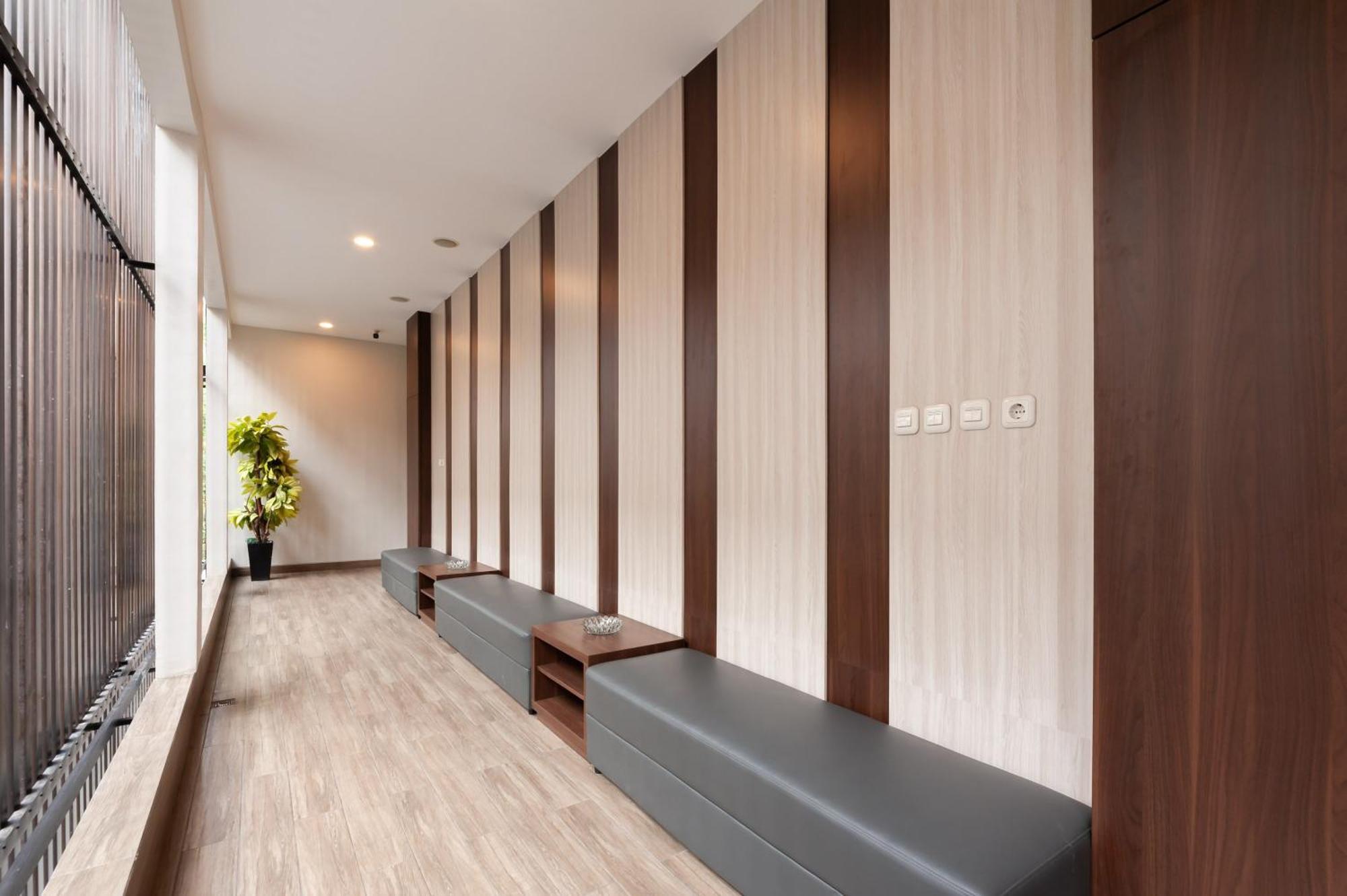 Urbanview Hotel Cengkareng Jakarta By Reddoorz Екстер'єр фото